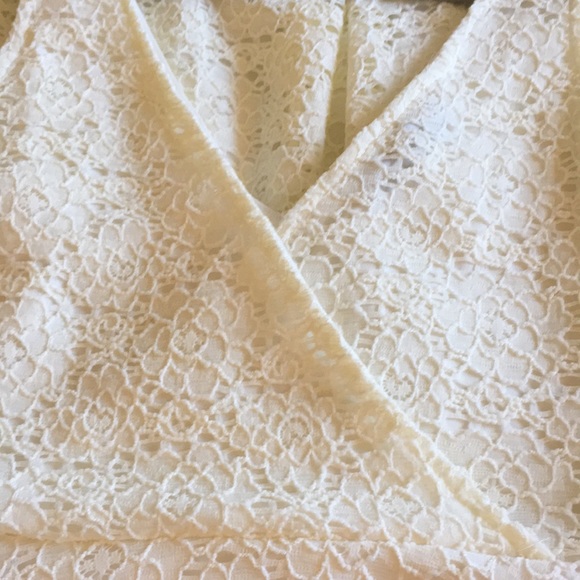 XS Super Cute Cream Lace Dress (lined) - Picture 4 of 8